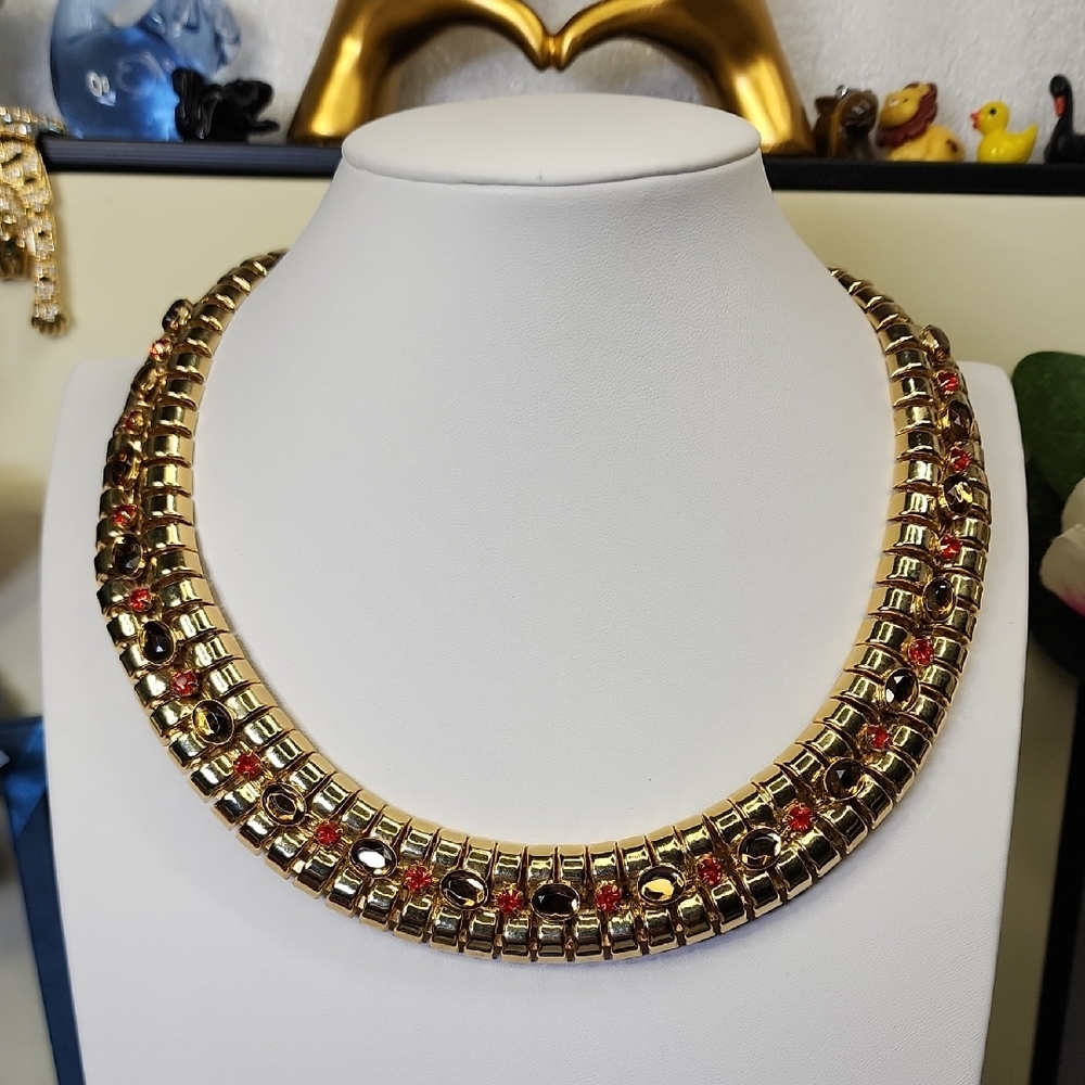 Elegant Gold Tone Egyptian Revival Style Necklace